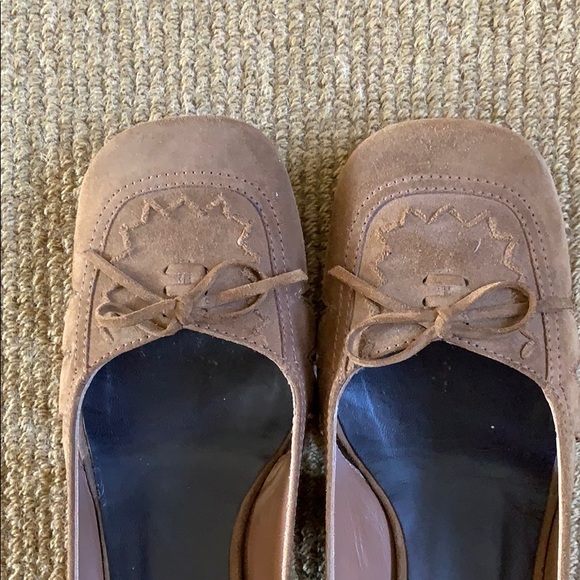 Calvin Klein light brown suede kitten heels - Picture 2 of 7